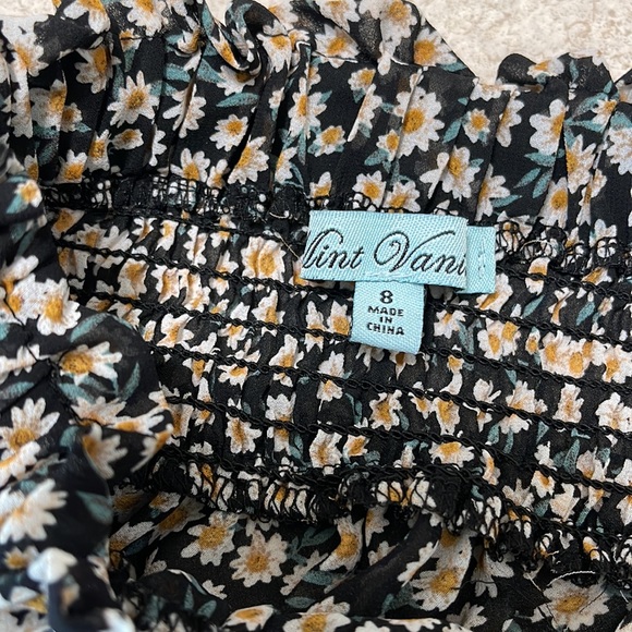 MINT VANILLA BOUTIQUE BRAND DAISY PRINT CROP TOP AND SKIRT SET - Picture 6 of 9